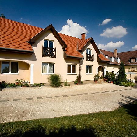 Keszi Panzio Hotel Budakeszi Bagian luar foto