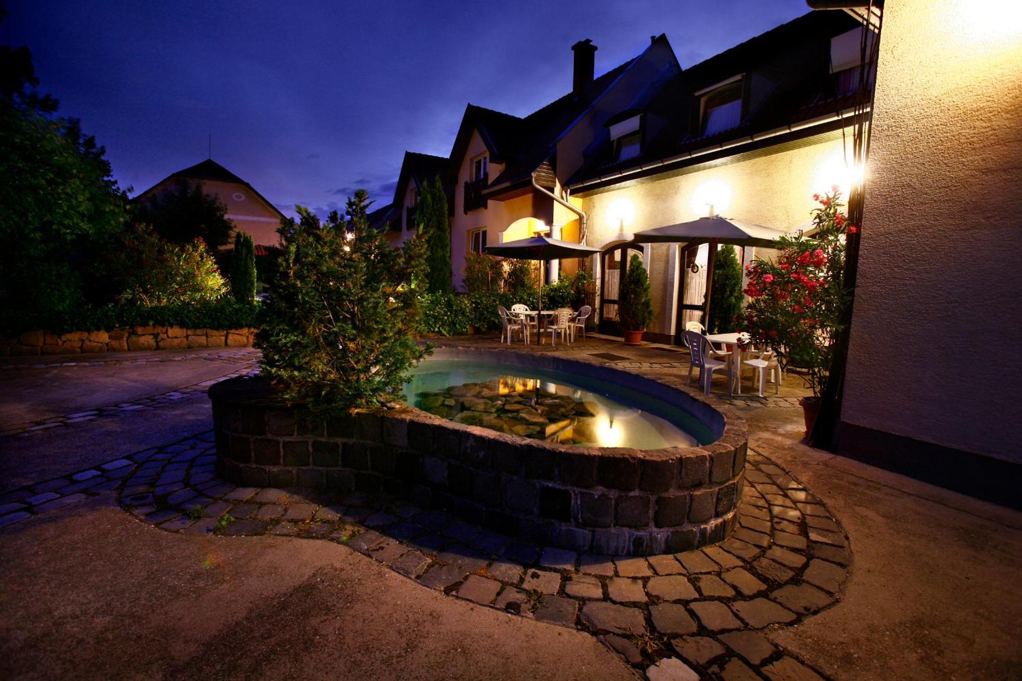 Keszi Panzio Hotel Budakeszi Bagian luar foto