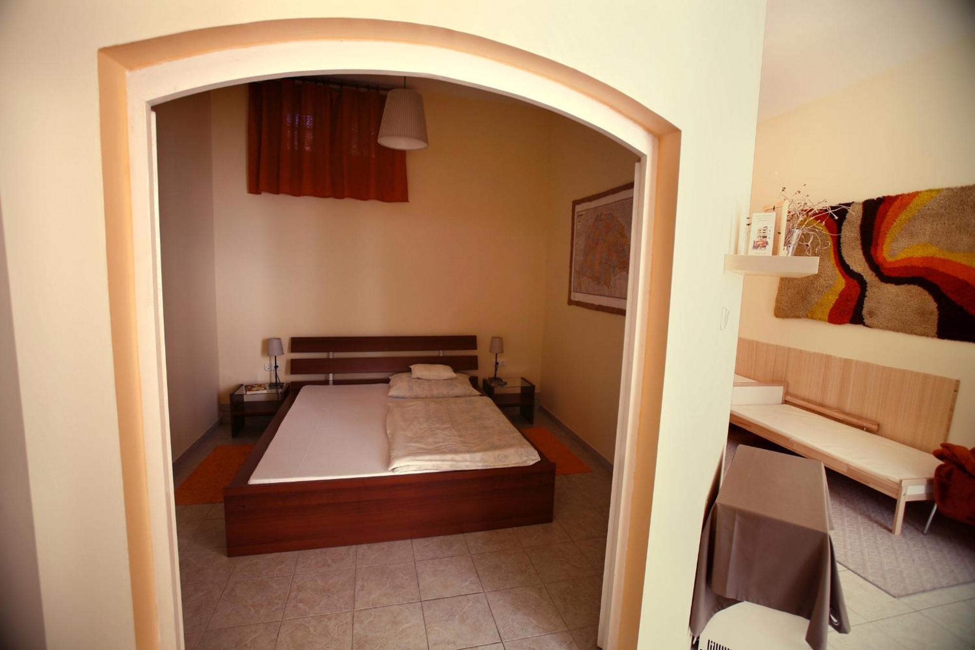 Keszi Panzio Hotel Budakeszi Bagian luar foto