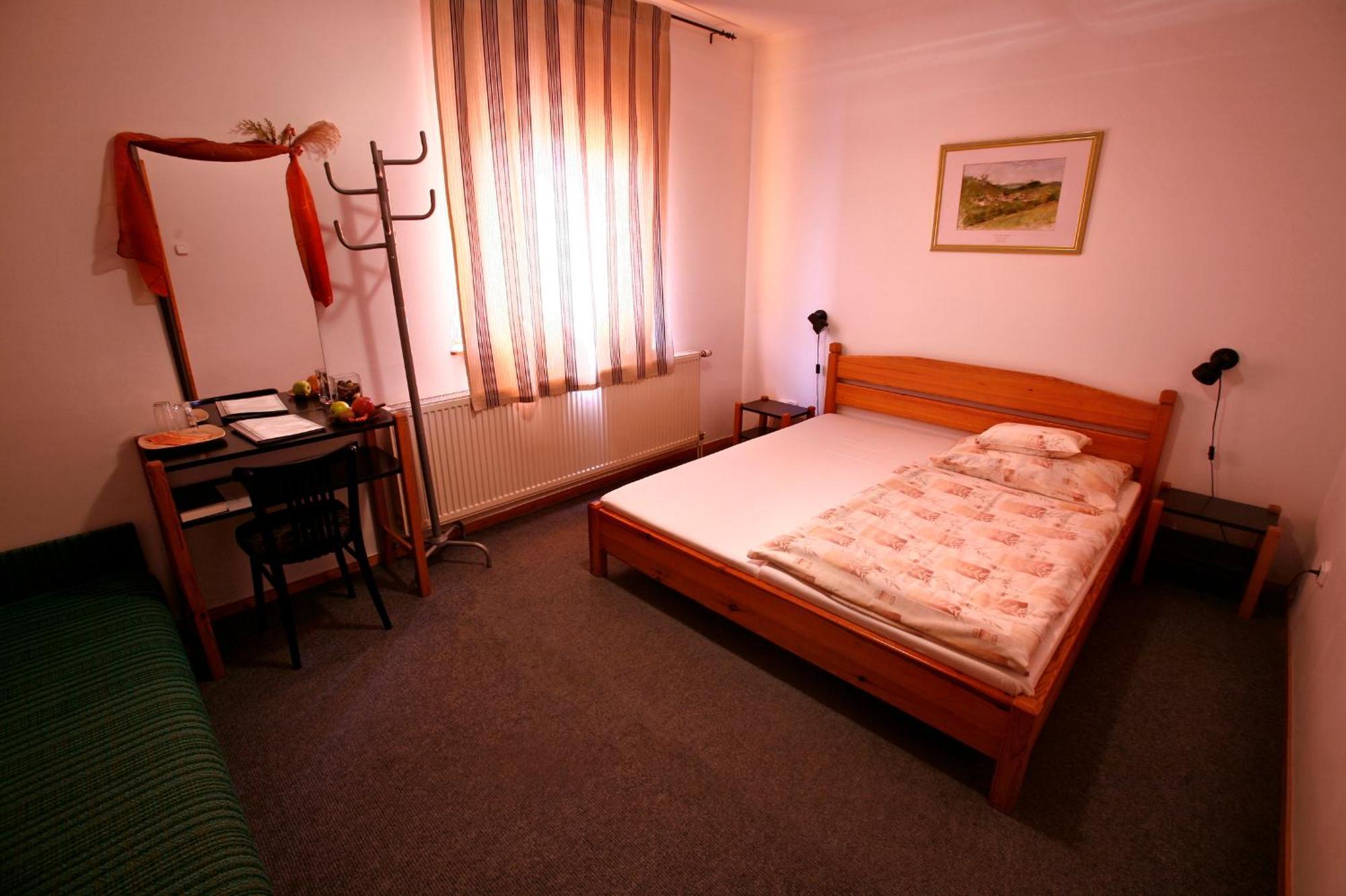 Keszi Panzio Hotel Budakeszi Bagian luar foto