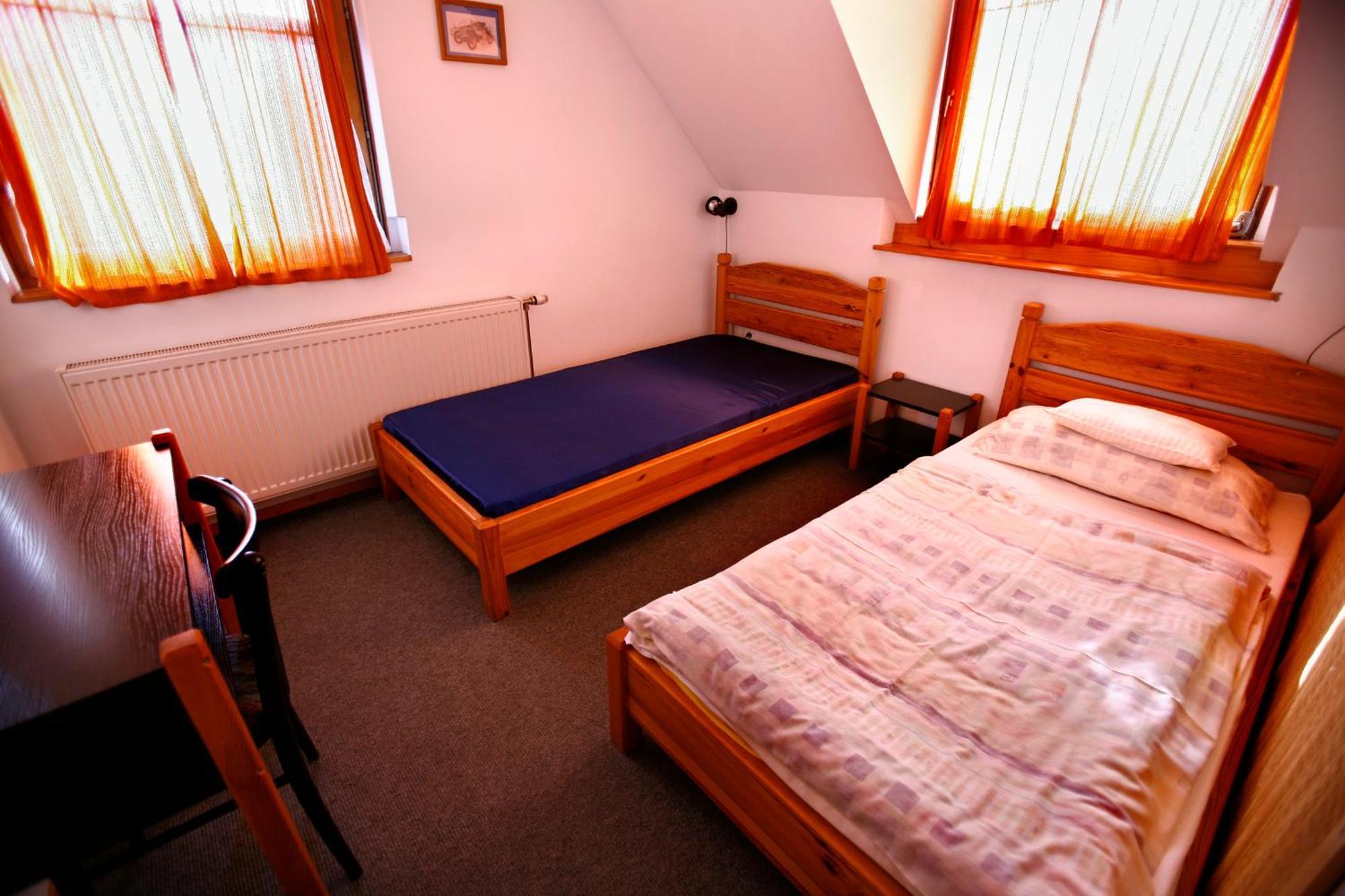 Keszi Panzio Hotel Budakeszi Bagian luar foto