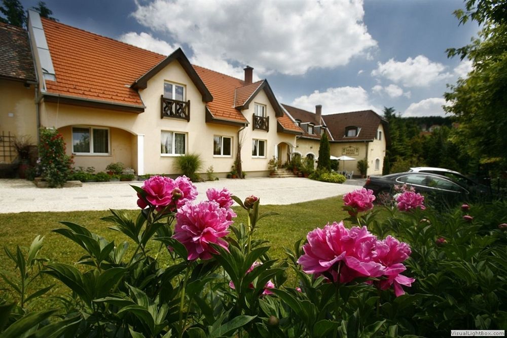 Keszi Panzio Hotel Budakeszi Bagian luar foto