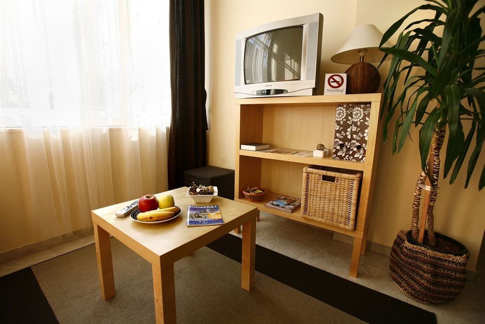 Keszi Panzio Hotel Budakeszi Bagian luar foto