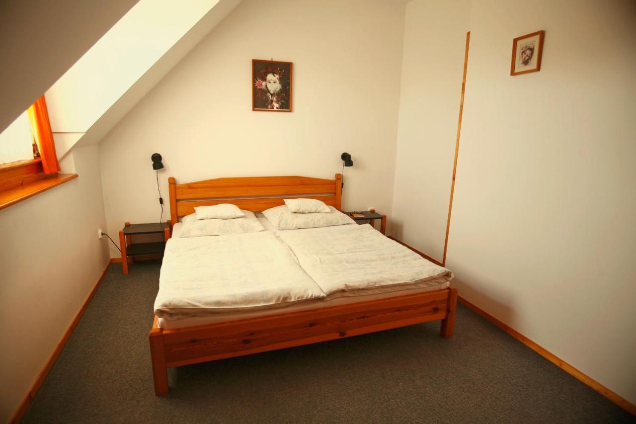 Keszi Panzio Hotel Budakeszi Ruang foto